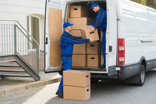 Low-carbon van supporting sustainable storage logistics